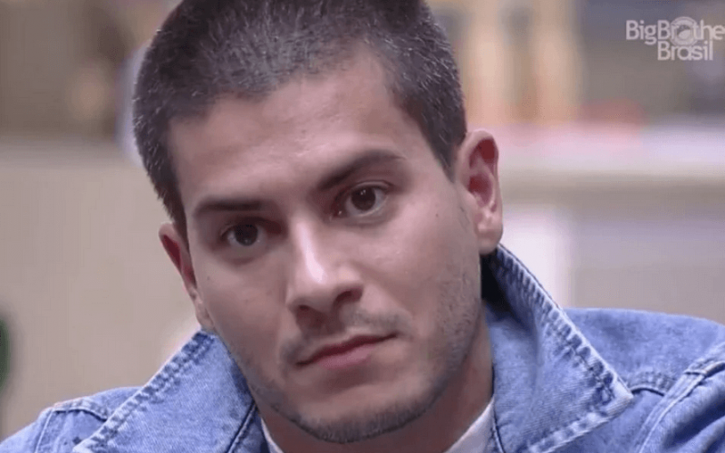 Sem interesse, Globoplay cancela documentário sobre Arthur Aguiar