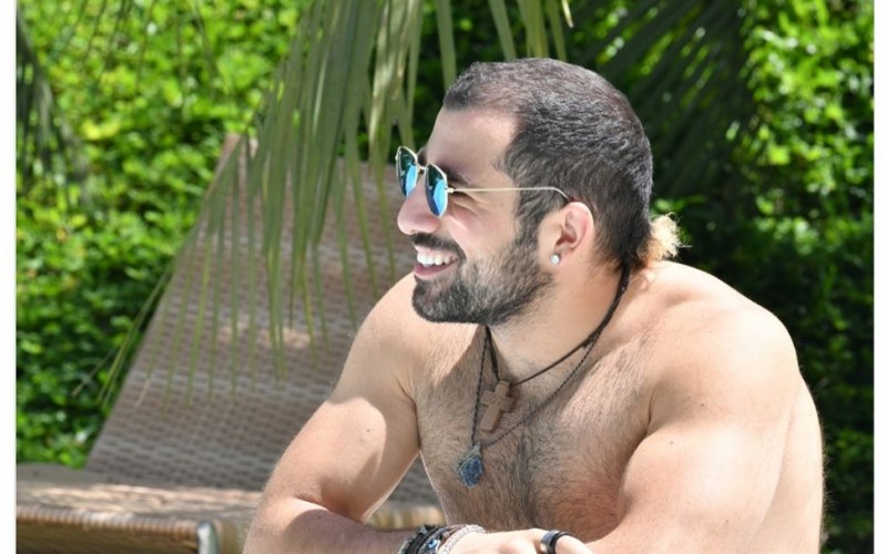 Kaysar sente saudades do “rabo” ao compartilhar foto do BBB