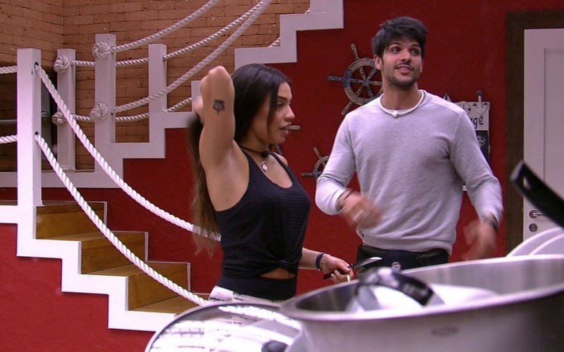 Lucas lembra quando pediu para funcionário tirar o bigode: