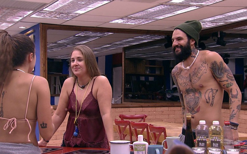 PatrÃcia questiona Paula sobre Breno e sister afirma: