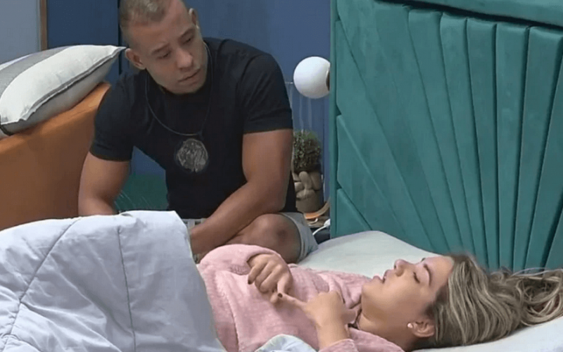 Karol briga com Mussunzinho e chora no Power Couple: