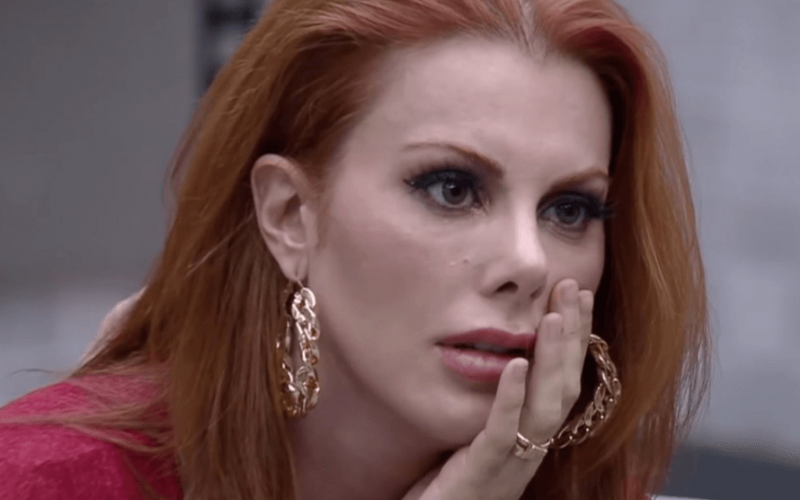 Mãe diz que Deborah sofre tortura psicológica no Power Couple: