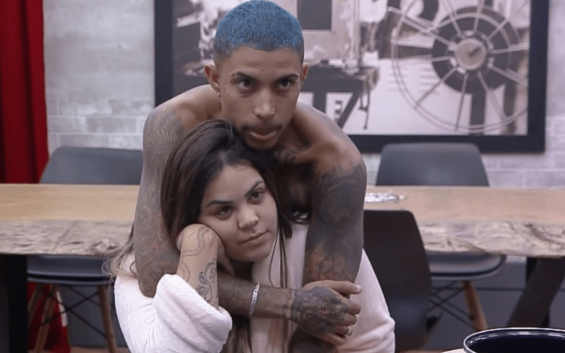 Power Couple Brasil: Mari e Matheus quebram a cama e dormem no colchão