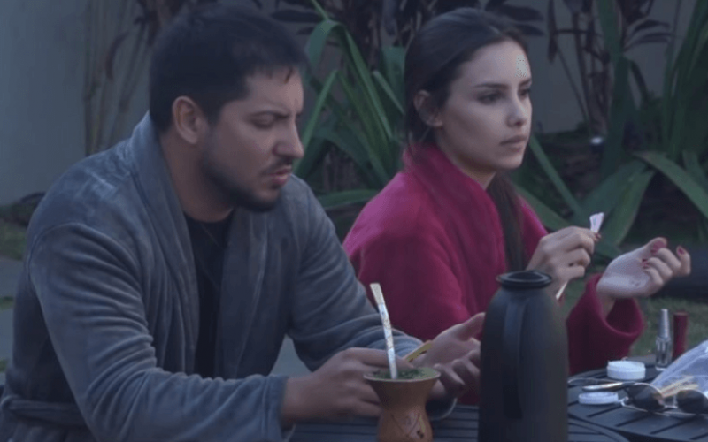 Thiago diz que Power Couple afeta o relacionamento: “Melhor conversar para ter a decisão de abandonar”