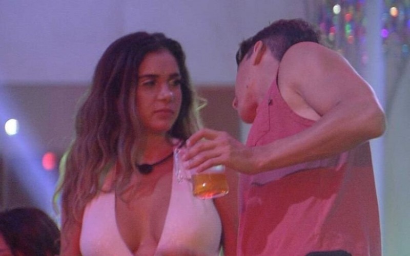 BBB20 - Prior coloca Gizelly na parede e a questiona sobre afirmação polêmica