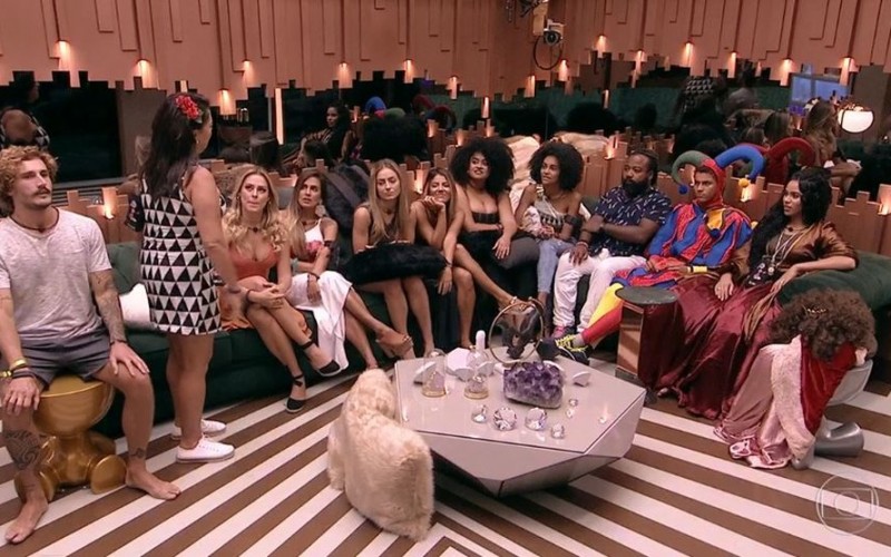 Resumo BBB: Isabella boladona e Tereza chateada após formação de Paredão marcam a noite