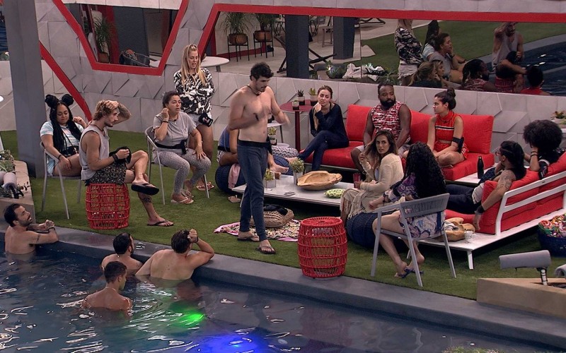 Resumo BBB: Tour do ronco continua e dupla troca carinhos na madrugada!
