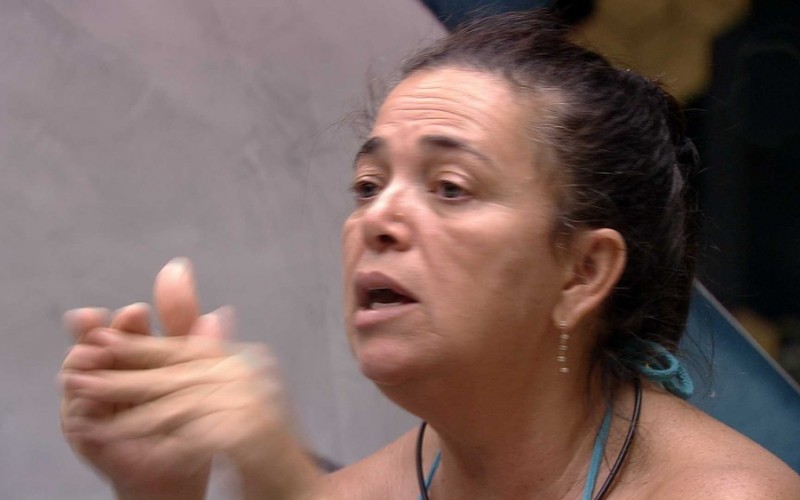 Tereza reclama do comportamento de Paula: