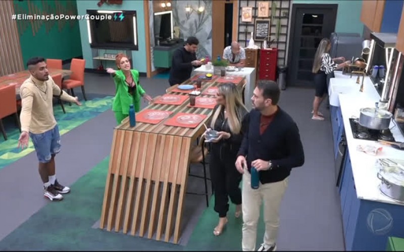 Adryana grita com Brenda: “Você é muito falsa” | Power Couple Brasil 6
