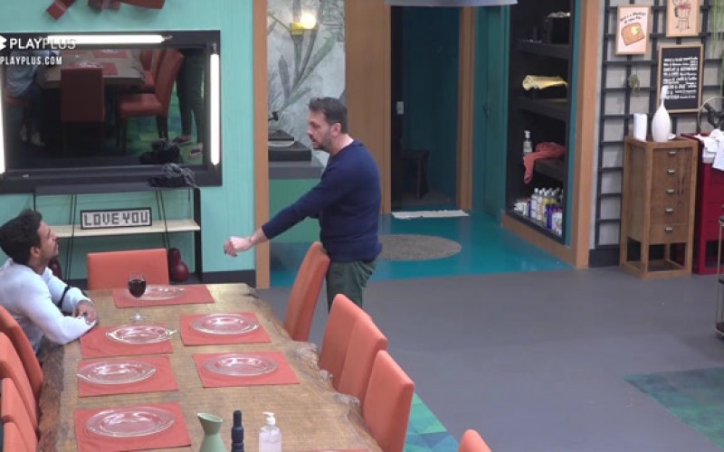 Albert continua "frente ampla" e avisa Matheus: "A gente põe quem quiser pelo voto" | Power Couple Brasil 6