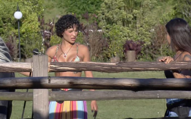 Aline conta à Marina reclamação de MC Gui sobre ela - A Fazenda 13