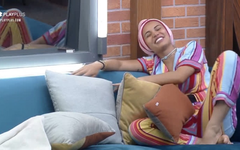 Aline e MC Gui se divertem com brincadeira - A Fazenda 13