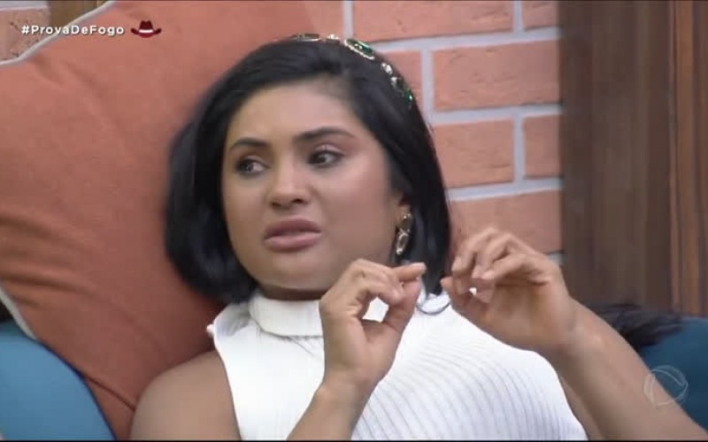 Após discussão com Solange, Mileide chora: "É para me tirar do eixo" - A Fazenda 13