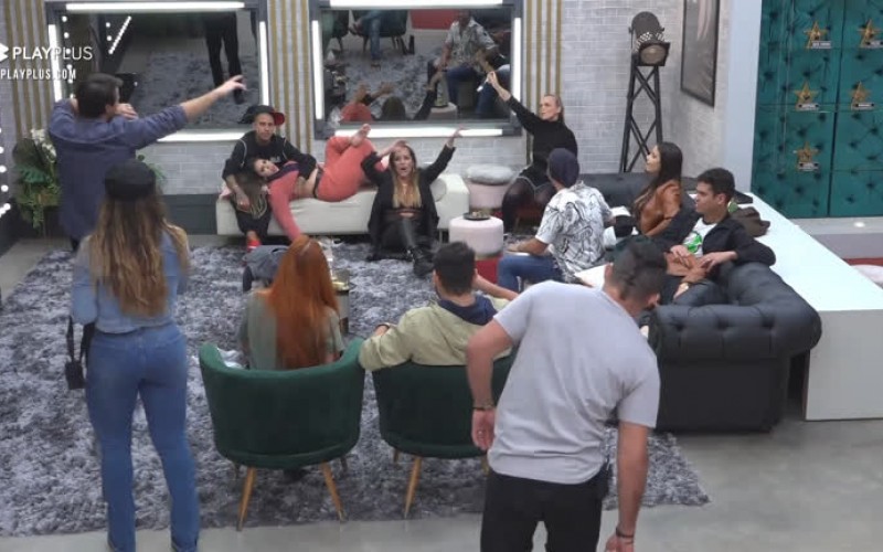 Após festa Romance, casais fazem carnaval fora de época na sala - Power Couple Brasil 5