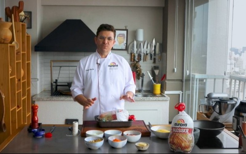 Aprenda a fazer um Blesser Aurora com farofa natalina com o chefe Guga Rocha