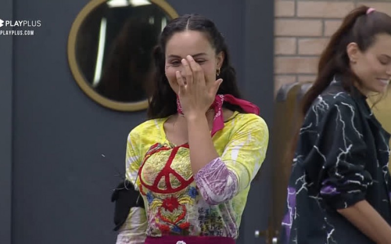 Bagunça! Peões fazem som de sirene ao ver roupa de Aline – A Fazenda 13
