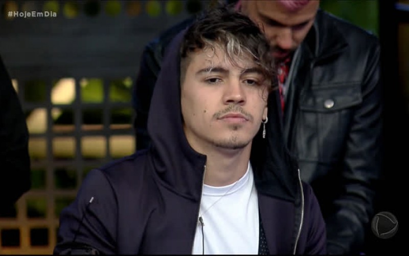 Biel é indicado para a Roça e discute com peões