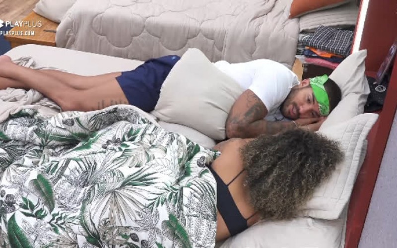 Bil e Sthefane criam jogo de perguntas e respostas - A Fazenda 13