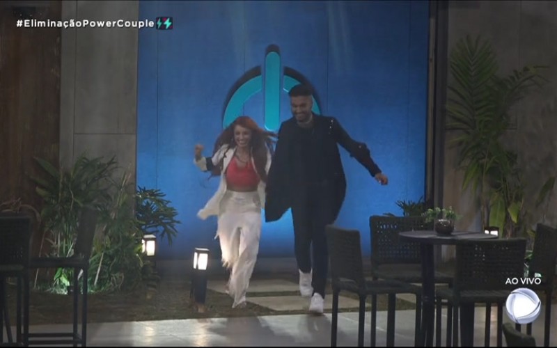 Brenda e Matheus são recebidos com aplausos na Mansão Power | Power Couple Brasil 6