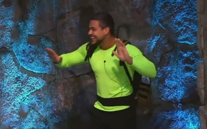 Caique Aguiar chega ao Exílio e encontra Vitória e Kaio nesta sexta (29)