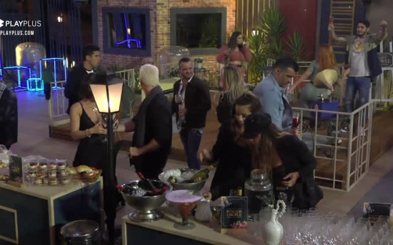 Cardápio da Festa Romance é repleto de guloseimas e vinho para os casais - Power Couple Brasil 5