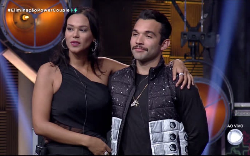 Carol e JonJon são o quarto casal eliminado do reality - Power Couple Brasil 5