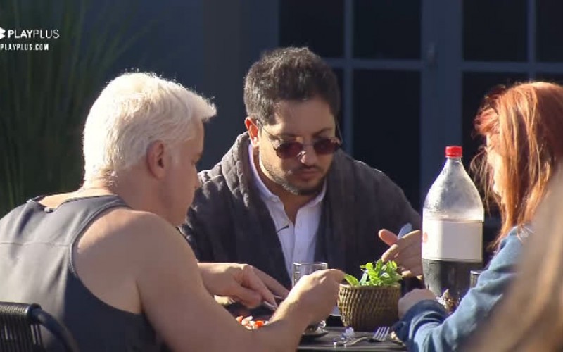 Casais almoçam churrasco neste domingo (13) - Power Couple Brasil 5