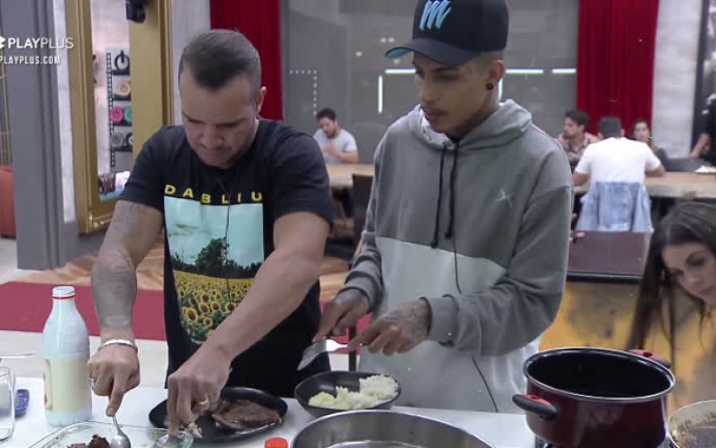 Casais almoçam no fim da tarde desta sexta-feira (11) - Power Couple Brasil 5