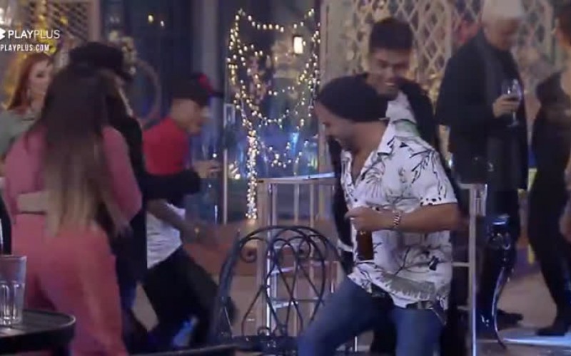 Casais brincam de Dança das Cadeiras na Festa Romance - Power Couple Brasil 5
