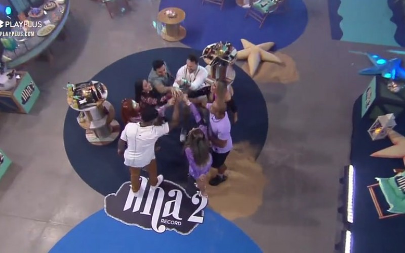 Casais celebram Festa Ilha em clima de união | Power Couple Brasil 6