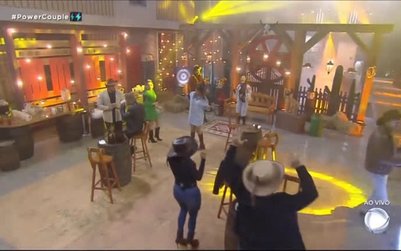 Casais curtem festa country na Mansão Power | Power Couple Brasil 6