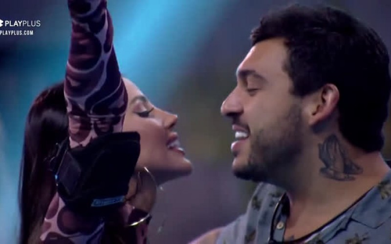 Casais curtem momento romântico na Festa Ilha | Power Couple Brasil 6