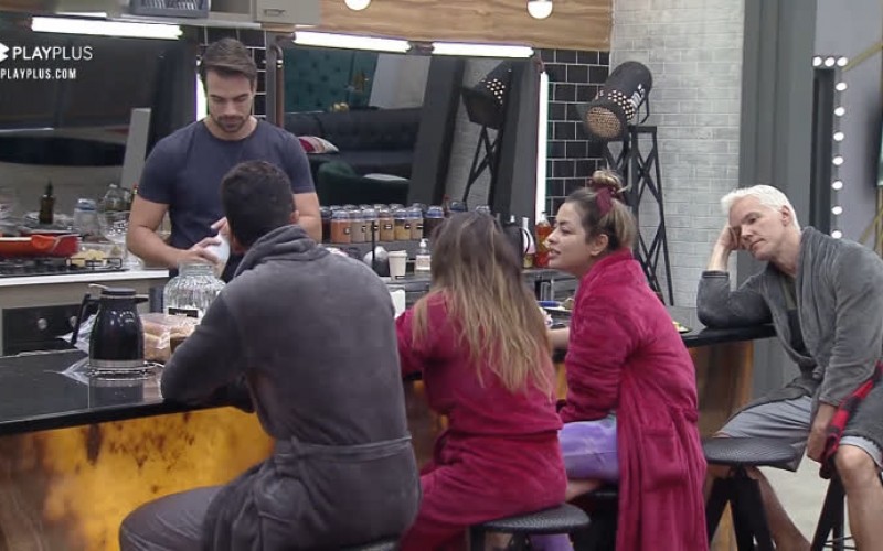 Casais especulam sobre a prova deste sábado (12) - Power Couple Brasil 5