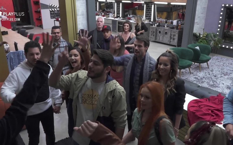 Casais fazem contagem regressiva e se jogam na festa Romance - Power Couple Brasil 5