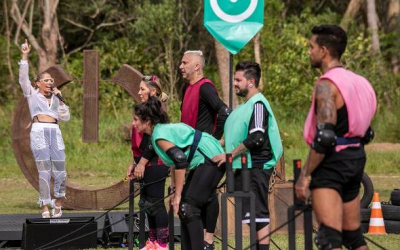 Casais precisam de agilidade para cruzar labirinto com obstáculos no Power Couple Brasil 6
