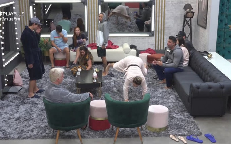 Casais recebem desafio da semana para a internet - Power Couple Brasil 5