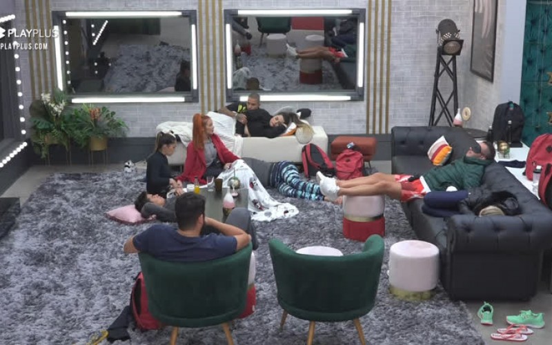 Coreografia de hip-hop é assunto entre Mirela Janis e Fabio - Power Couple Brasil 5