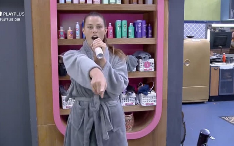 Dayane canta e dança funk com Dynho - A Fazenda 13