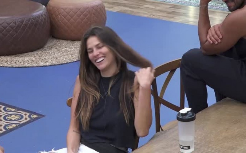 Dayane e MC Gui contam se acreditaram no "bolo falso" feito por Rico - A Fazenda 13