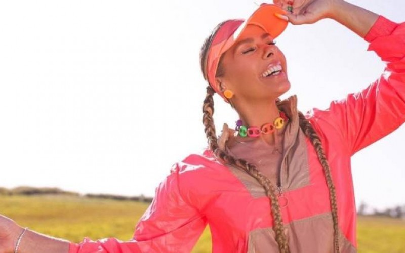 Do romântico ao animal print: confira a semana de looks de Adriane Galisteu no Power Couple 6<br>