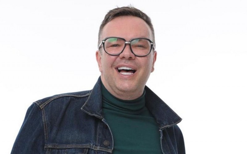 "É uma delícia espionar os outros", diz Felipeh Campos sobre febre dos realities no Brasil
