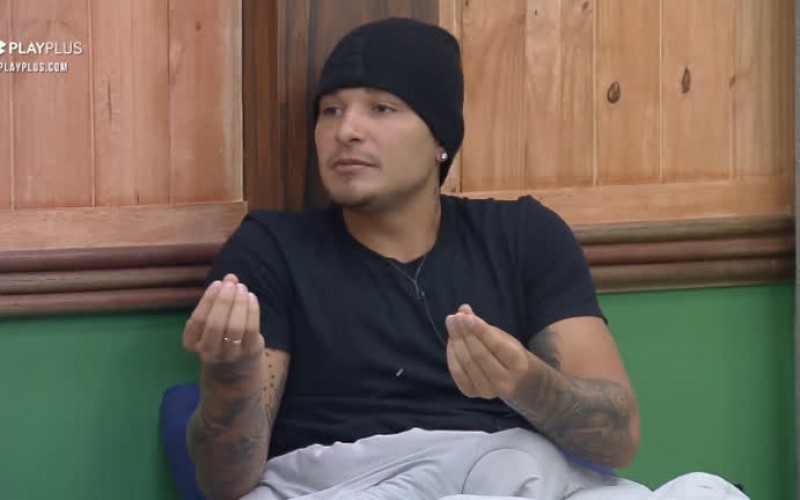 "É uma escolha minha", afirma MC Gui para Solange Gomes em discussão - A Fazenda 13