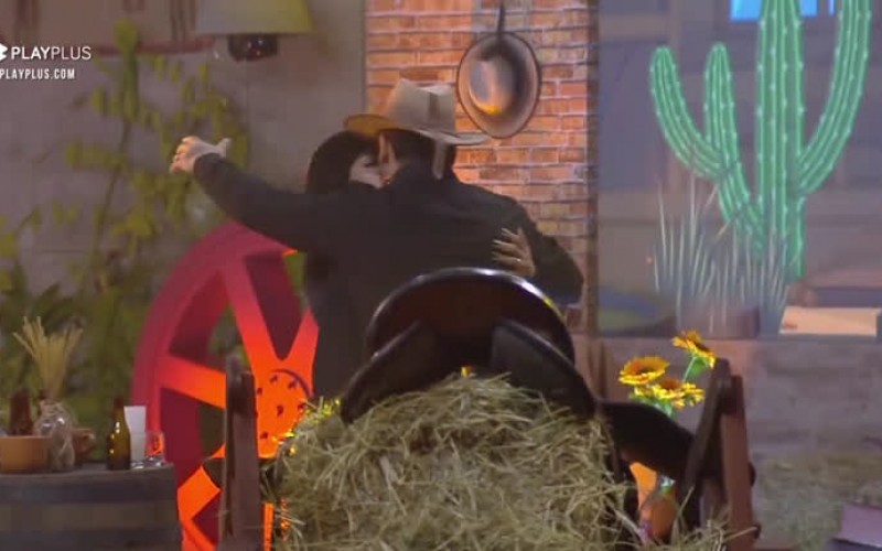 Eliza "se declara" para Hadballa ao som de Sorriso Maroto | Power Couple Brasil 6