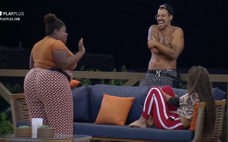 Em conversa com Lipe e Stéfani, Jojo fala sobre sua relação com Biel - A Fazenda 12