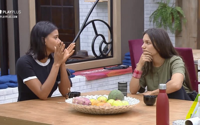 Em longa conversa, Jakelyne e Stéfani esclarecem desentendimentos entre elas - A Fazenda 12