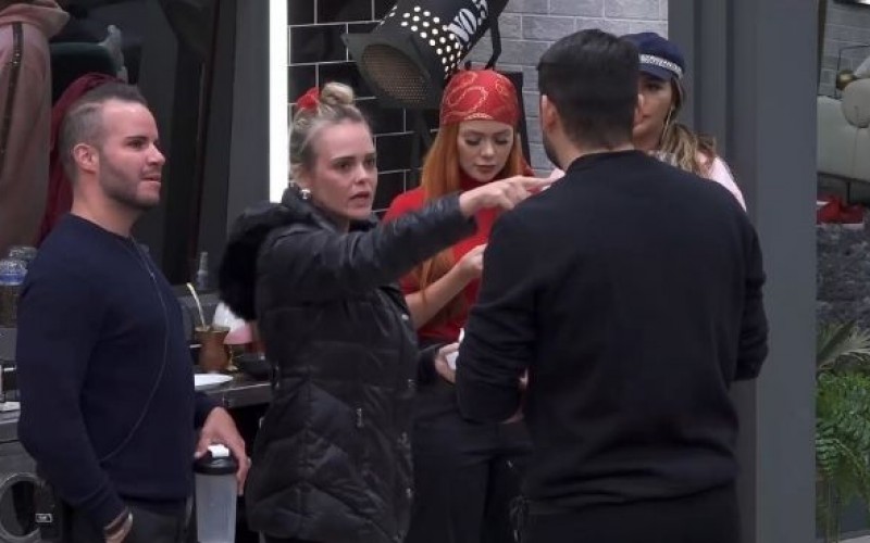 "Eu não aceito que nenhum homem grite comigo", diz Nina sobre Yugnir