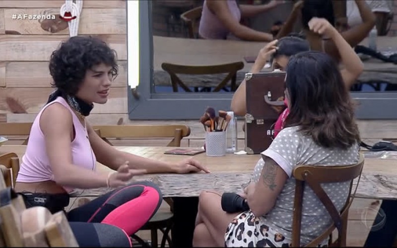 "Eu não acho legal", opina Aline sobre crÃticas de Solange - A Fazenda 13