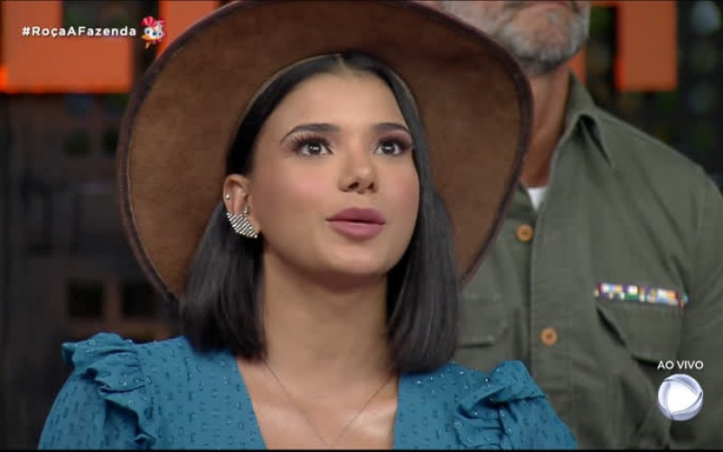 Fazendeira Jakelyne indica Mirella para Roça - A Fazenda 12