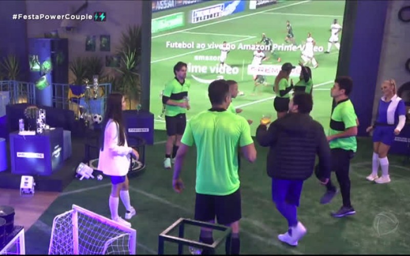 Festa Futebol anima casais na Mansão Power - Power Couple Brasil 5