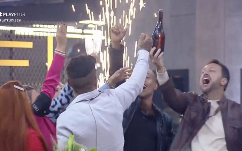 Finalistas brindam chegada ao "Top 3" do reality | Power Couple Brasil 6